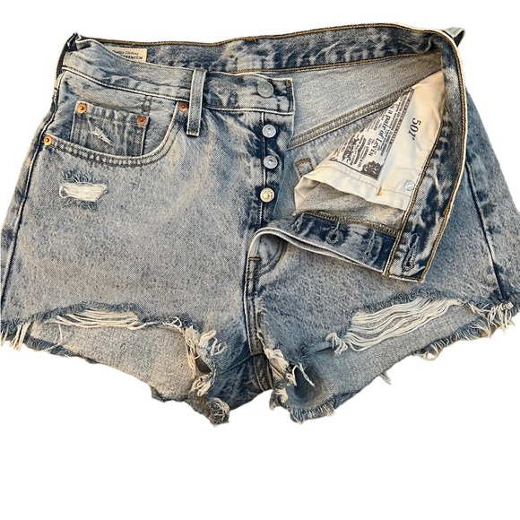 Levis shorts - Picture 2 of 4